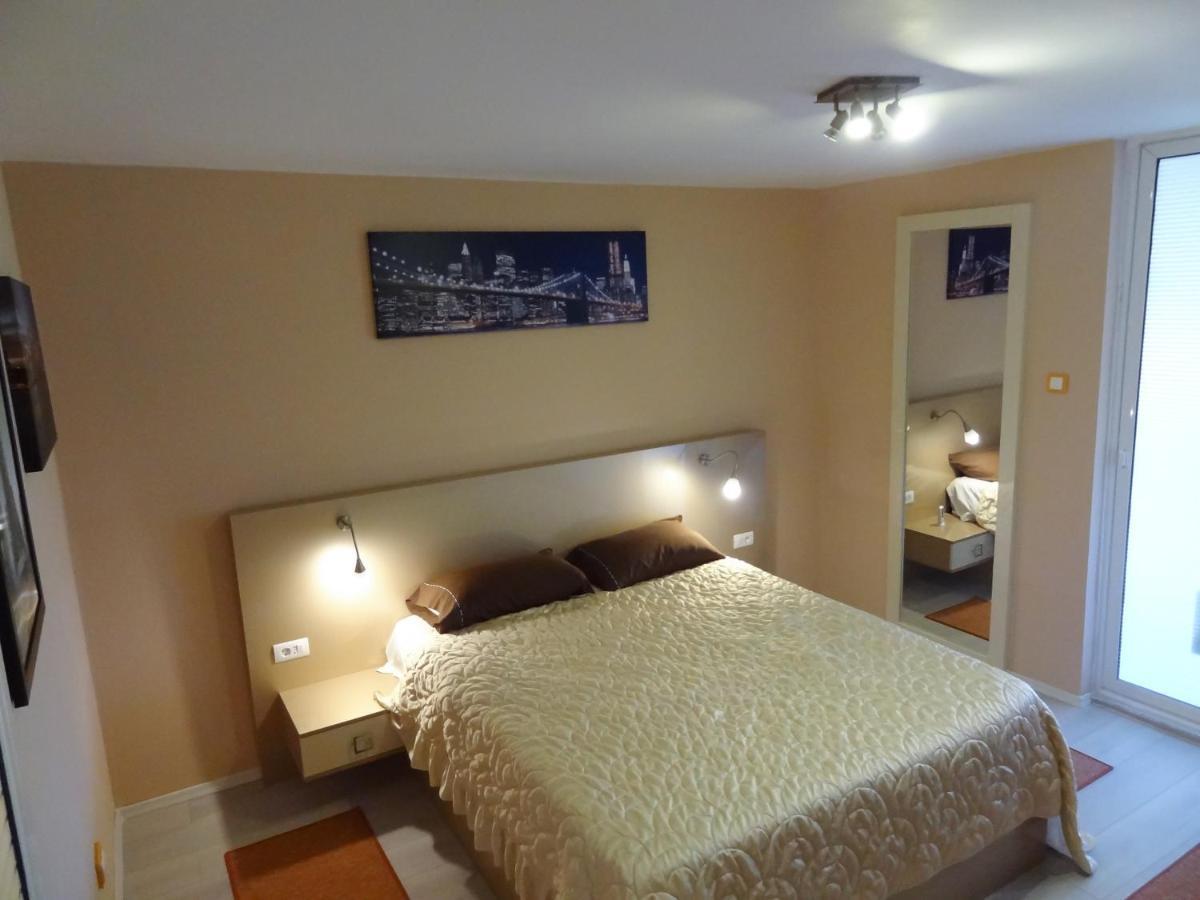 Lvc,Lac & Nyc Apartshotel Faleza Galaţi Esterno foto