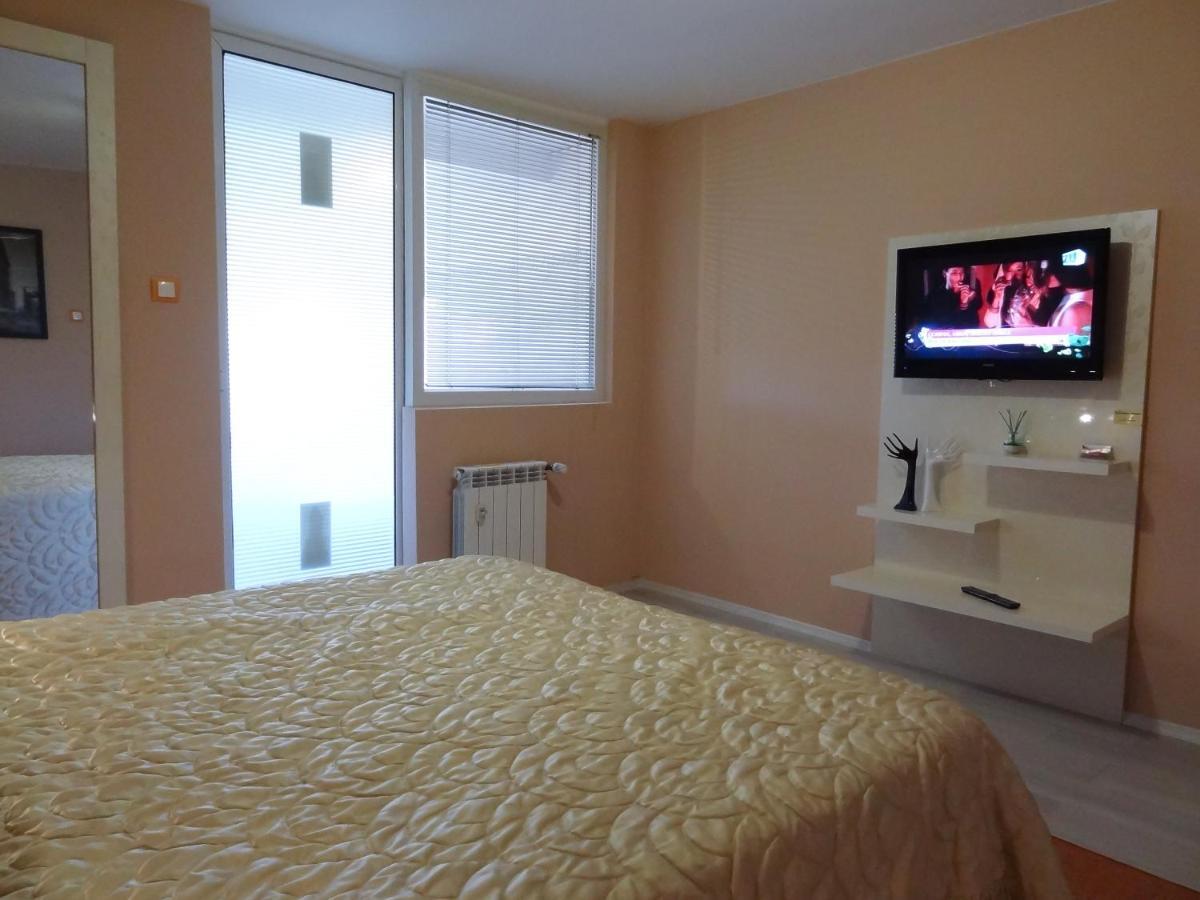 Lvc,Lac & Nyc Apartshotel Faleza Galaţi Esterno foto