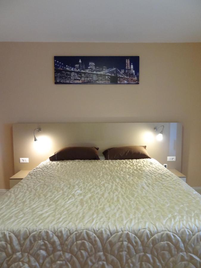 Lvc,Lac & Nyc Apartshotel Faleza Galaţi Esterno foto