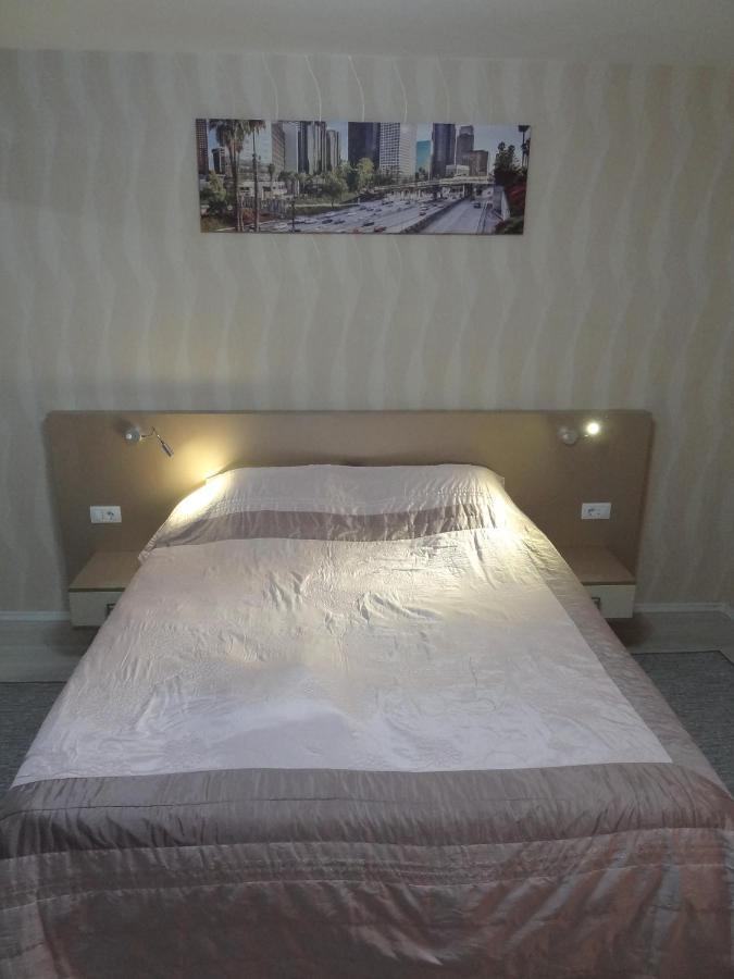 Lvc,Lac & Nyc Apartshotel Faleza Galaţi Esterno foto