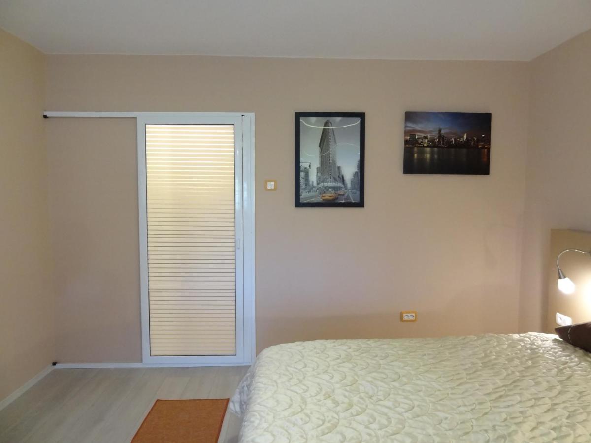 Lvc,Lac & Nyc Apartshotel Faleza Galaţi Esterno foto