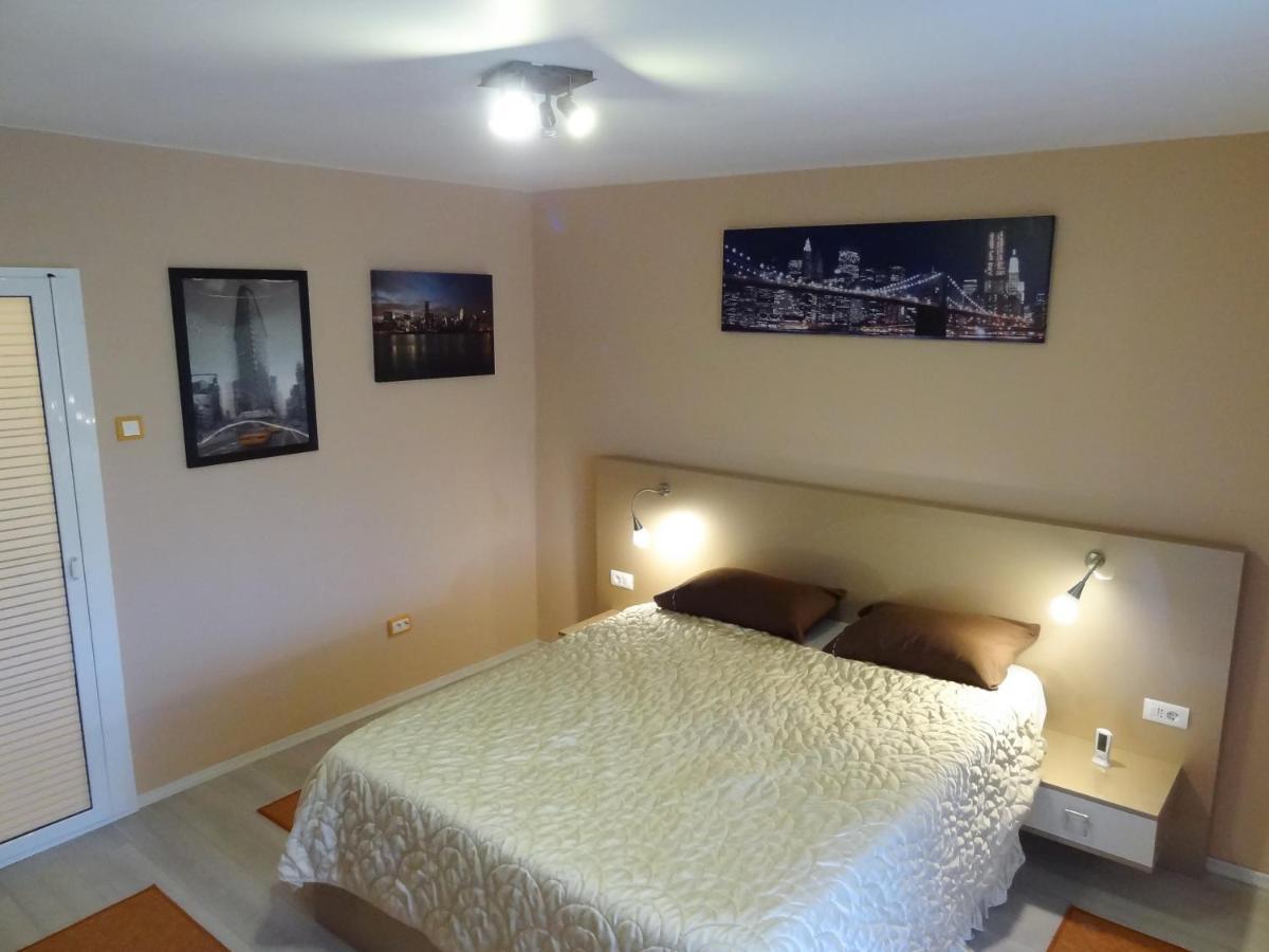 Lvc,Lac & Nyc Apartshotel Faleza Galaţi Esterno foto