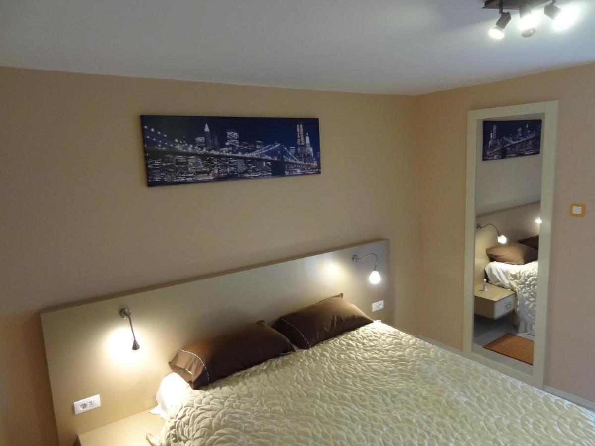 Lvc,Lac & Nyc Apartshotel Faleza Galaţi Esterno foto